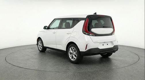 Snow White Pearl 2025 Kia Soul LX