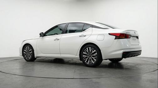 Glacier White 2025 Nissan Altima SV FWD