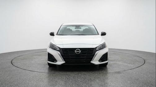 Glacier White 2025 Nissan Altima SV FWD