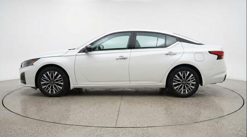 Glacier White 2025 Nissan Altima SV FWD
