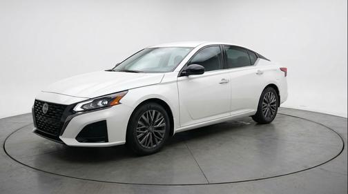 Glacier White 2025 Nissan Altima SV FWD