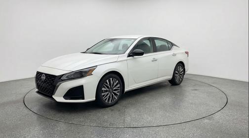 Glacier White 2025 Nissan Altima SV FWD