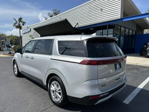 2023 Kia Carnival LX