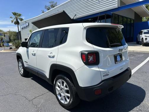Alpine White Clearcoat 2023 Jeep Renegade Latitude