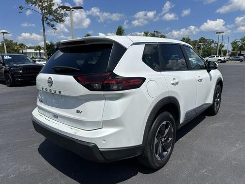 Everest White Pearl 2024 Nissan Rogue SV