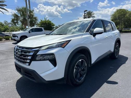 Everest White Pearl 2024 Nissan Rogue SV