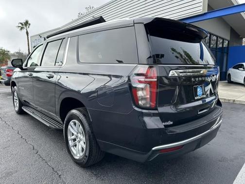 2023 Chevrolet Suburban LT
