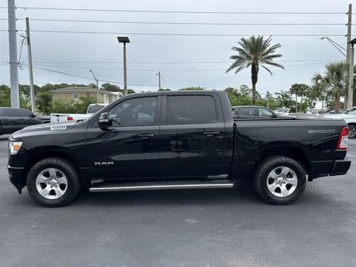 Diamond Black Crystal Pearlcoat 2021 RAM 1500 Big Horn/Lone Star
