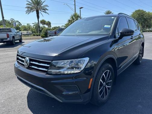 Deep Black Pearl 2021 Volkswagen Tiguan 2.0T SE