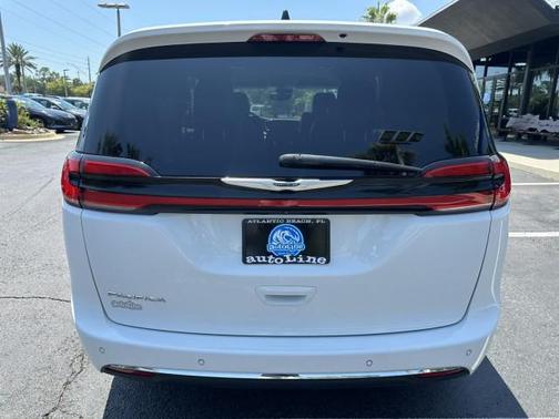 Bright White Clearcoat 2023 Chrysler Pacifica Touring L