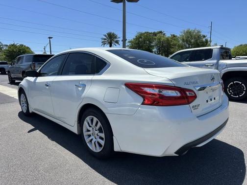 Pearl White 2017 Nissan Altima 2.5 S
