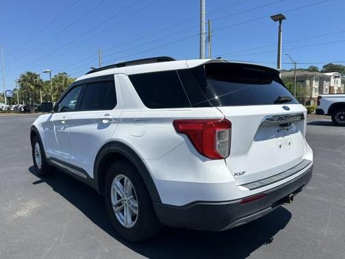 Oxford White 2021 Ford Explorer XLT