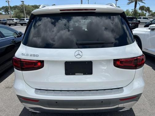 Digital White Metallic 2022 Mercedes-Benz GLB 250 Base