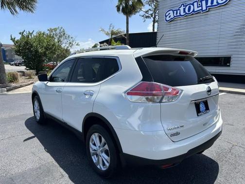 Pearl White 2016 Nissan Rogue SV