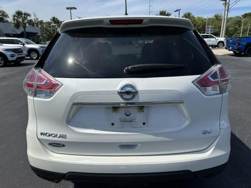 Pearl White 2016 Nissan Rogue SV
