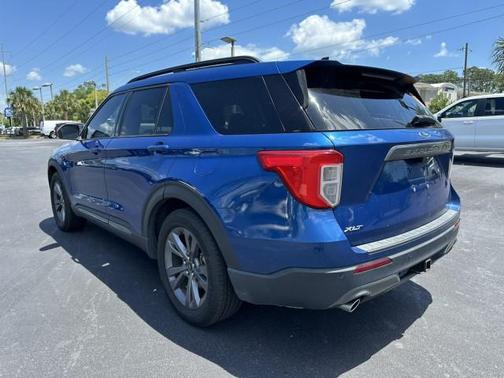Atlas Blue Metallic 2022 Ford Explorer XLT