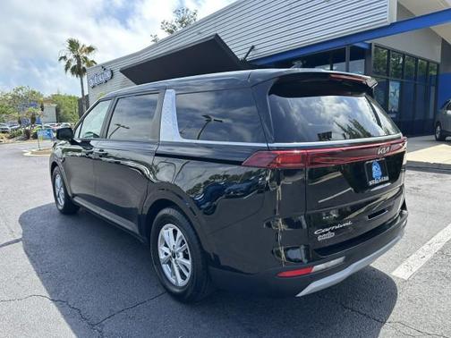 Aurora Black 2022 Kia Carnival LXS