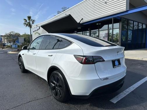 Pearl White Multi-Coat 2024 Tesla Model Y Long Range Single Motor Rear-Wheel Drive