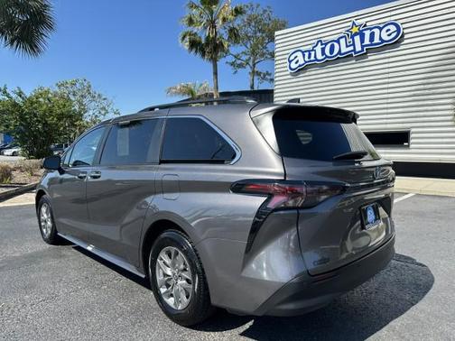 Predawn Gray Mica 2024 Toyota Sienna XLE