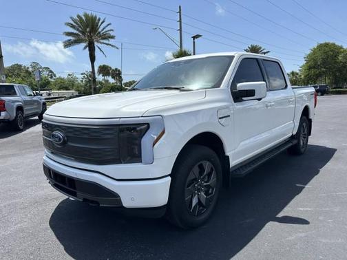 Star White Metallic Tri-Coat 2023 Ford F-150 Lightning LARIAT