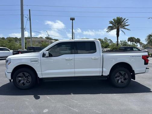 Star White Metallic Tri-Coat 2023 Ford F-150 Lightning LARIAT