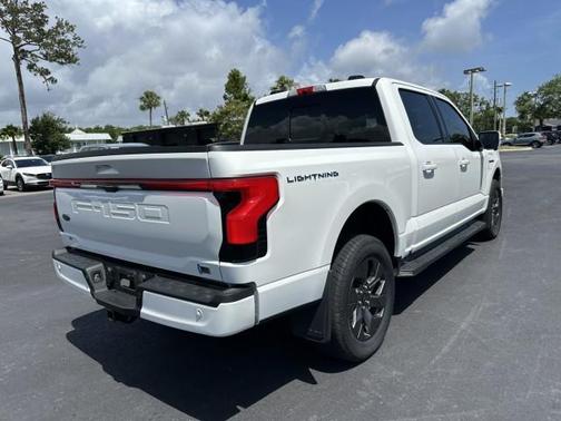 Star White Metallic Tri-Coat 2023 Ford F-150 Lightning LARIAT