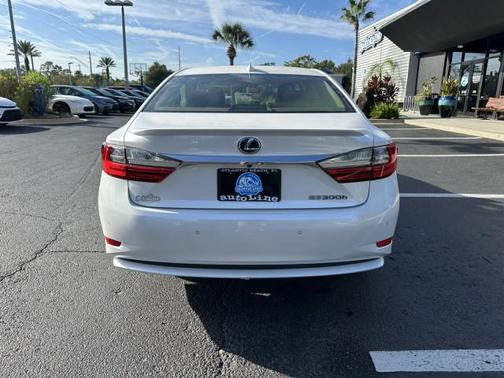 2016 Lexus ES 300h Base