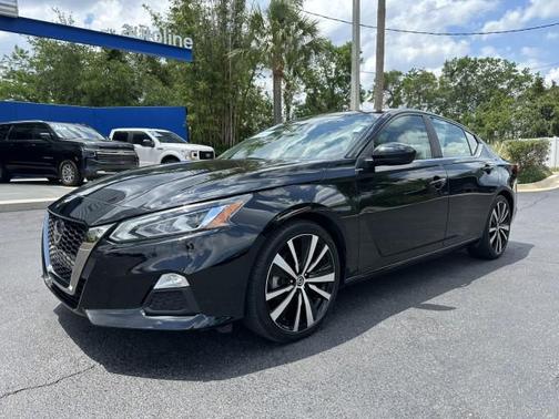2022 Nissan Altima SR FWD