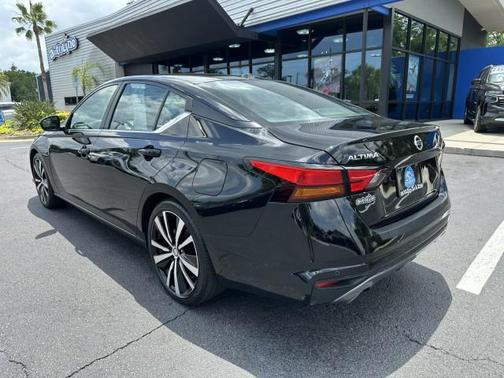 2022 Nissan Altima SR FWD