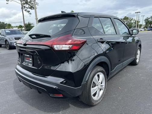 Super Black 2024 Nissan Kicks S