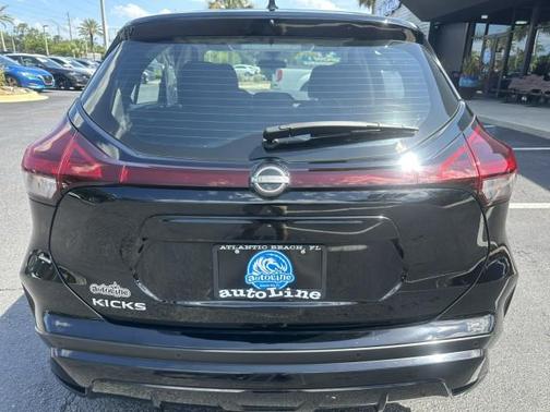 Super Black 2024 Nissan Kicks S