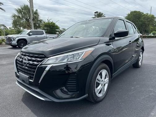 Super Black 2024 Nissan Kicks S