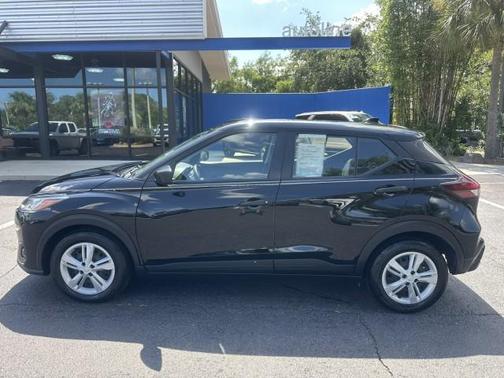 Super Black 2024 Nissan Kicks S