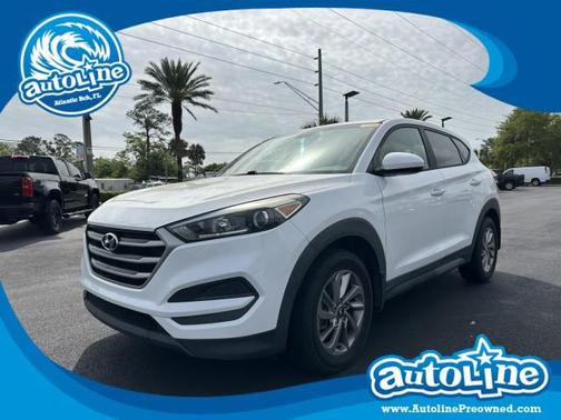 Dazzling White 2017 Hyundai TUCSON SE