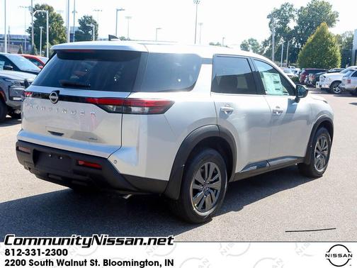 2025 Nissan Pathfinder S