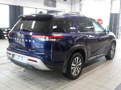2022 Nissan Pathfinder SL