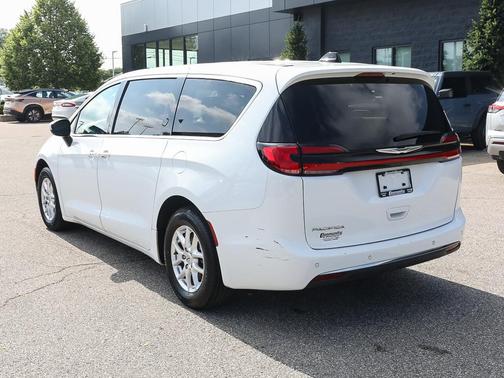 Bright White Clearcoat 2023 Chrysler Pacifica Touring-L