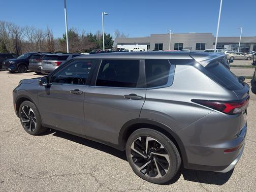 2022 Mitsubishi Outlander SE