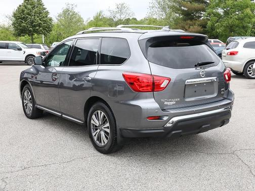 Gun Metallic 2019 Nissan Pathfinder SL