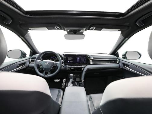 Ice 2025 Toyota Camry SE