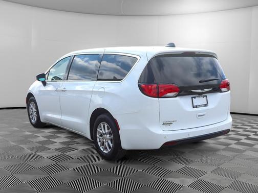 2026 Chrysler Voyager LX