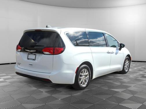 2026 Chrysler Voyager LX