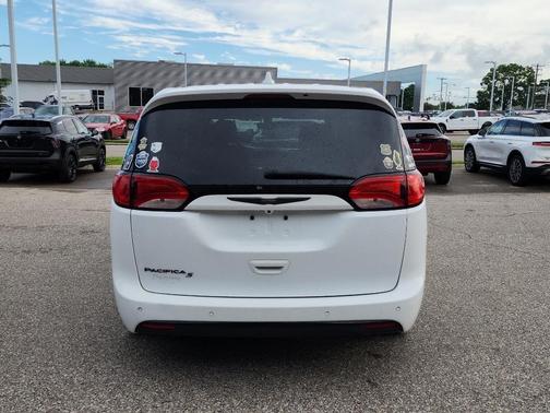 Bright White Clearcoat 2018 Chrysler Pacifica Touring Plus