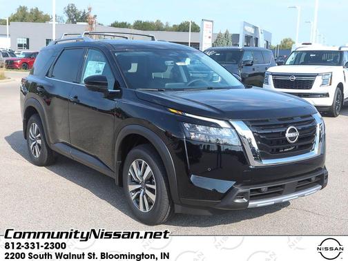 2025 Nissan Pathfinder SL