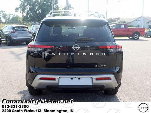 2025 Nissan Pathfinder SL