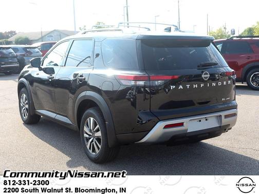 2025 Nissan Pathfinder SL
