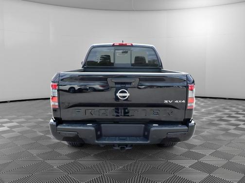 Black 2022 Nissan Frontier SV