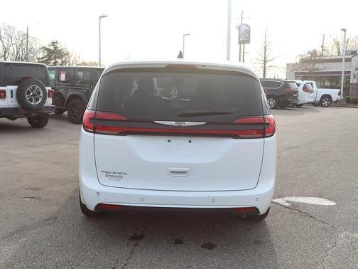 2024 Chrysler Pacifica Touring-L