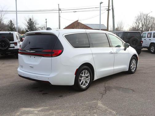 2024 Chrysler Pacifica Touring-L