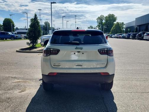 Bright White Clearcoat 2025 Jeep Compass Limited